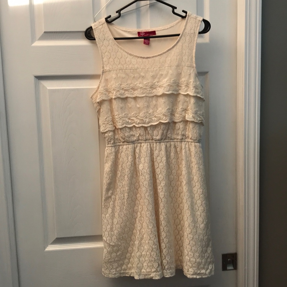 Lace detailed dress